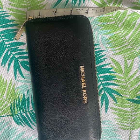 Michael Kors Wallet - Picture 3 of 9